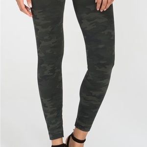 SPANX
Seamless high rise leggings

Medium